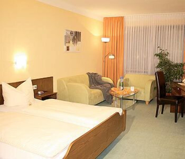 Bedroom 3, Landhotel Vierjahreszeiten, Rhön-Grabfeld