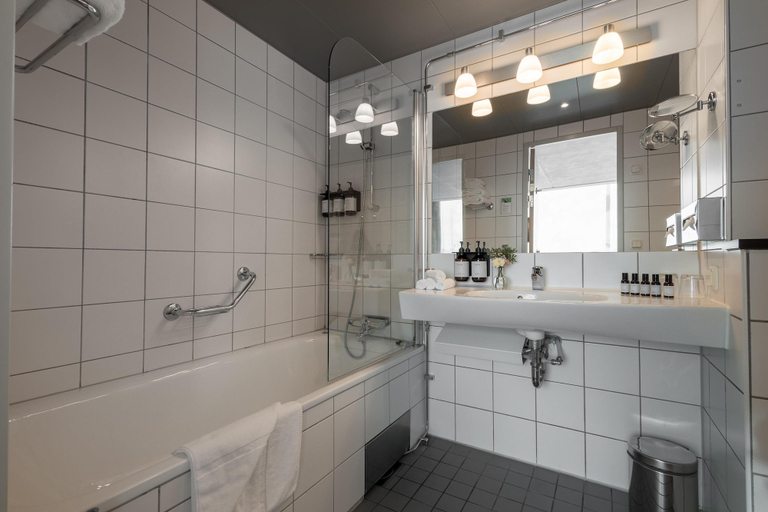 Bathroom 5, Hyatt Place Gothenburg Central, Göteborg