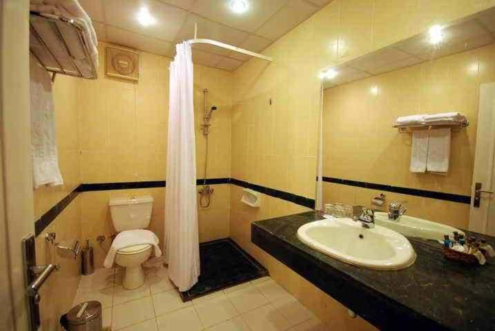 Bathroom, Regina Resort El Sokhna, 'Ataqah