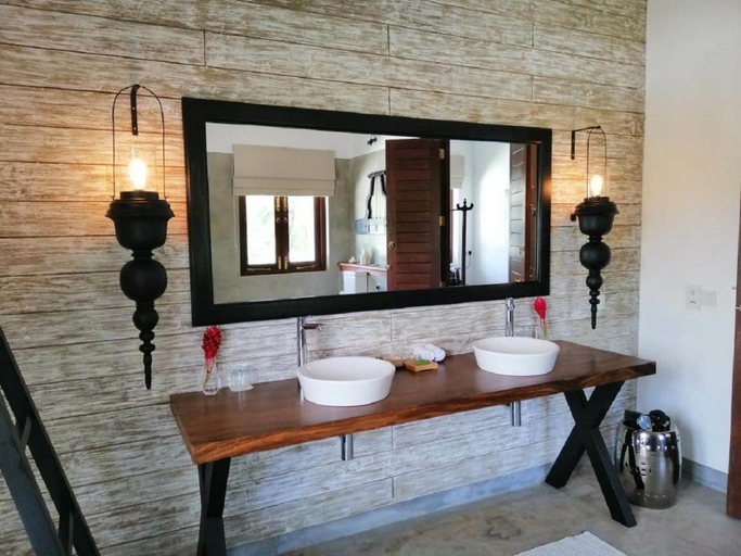 Bathroom 4, Aavya Cove Villas by Aahaasa, Balapitiya