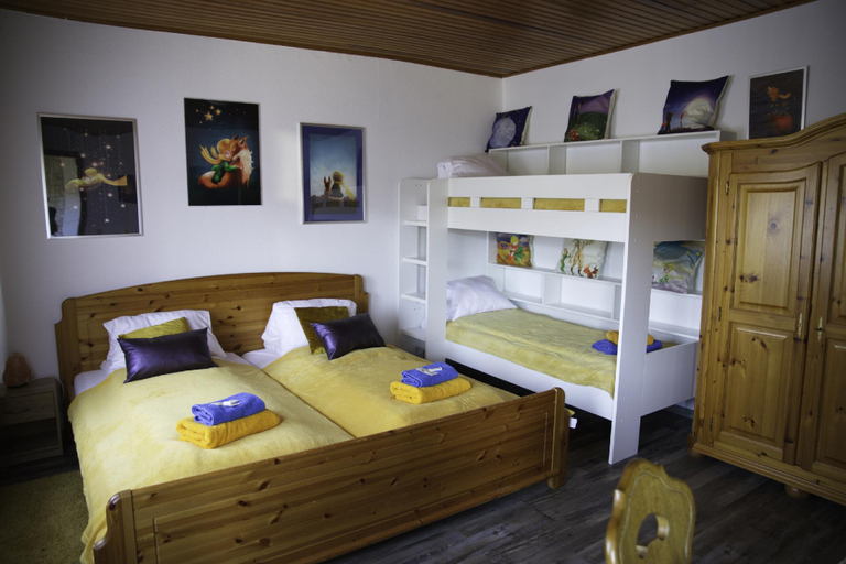 Bedroom 4, Hotel-Restaurant Zum Burgkeller, Birkenfeld