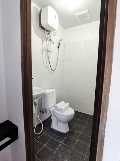 Bathroom 12