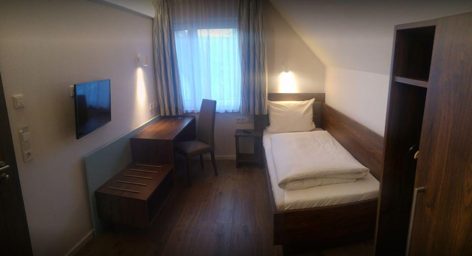 Bedroom 2, Hotel-Gasthof Krone, Roth