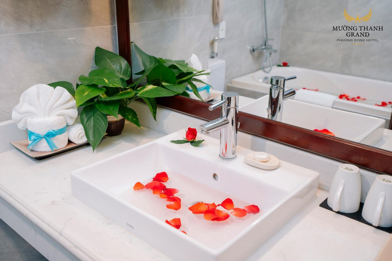 Bathroom 4, Muong Thanh Phuong Dong Hotel, Vinh