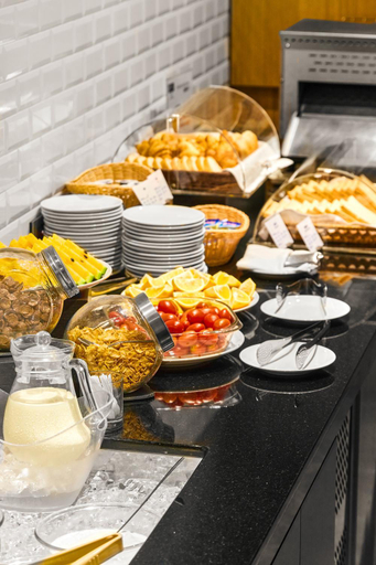 Food & Drinks 5, Holiday Inn Express Kaohsiung Love River By IHG, Kaohsiung