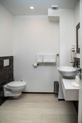 Bathroom 3, Hotel Grunt, Mladá Boleslav