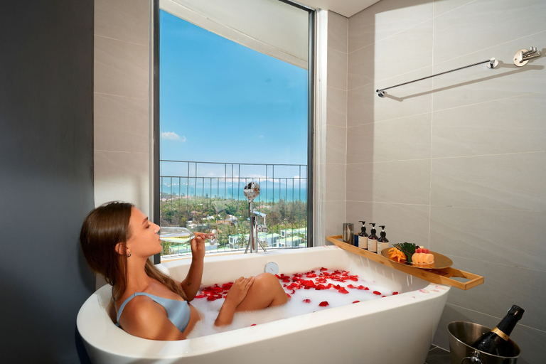 Bathroom 5, Royal Beachfront Resort Danang, Da Nang
