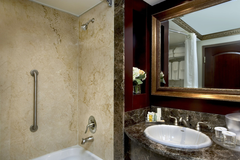 Bathroom 5, Radisson Hotel Toronto Airport West, Peel