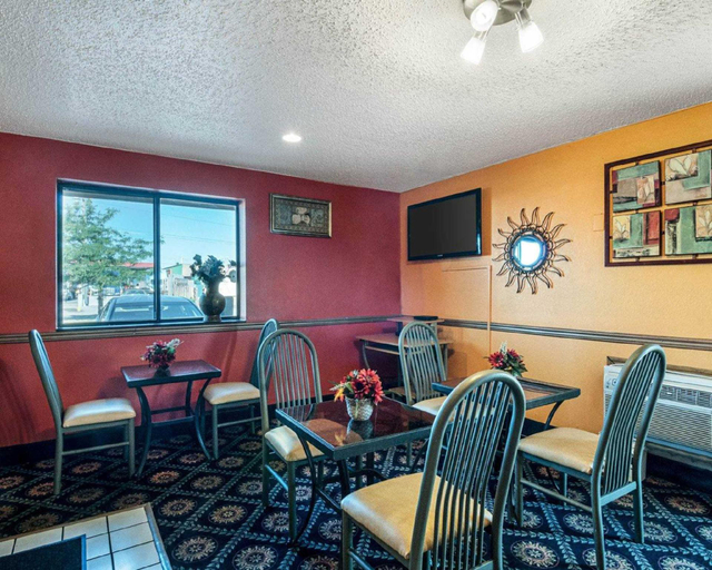 Others 2, Super 8 by Wyndham Benton Harbor - St. Joseph, Berrien