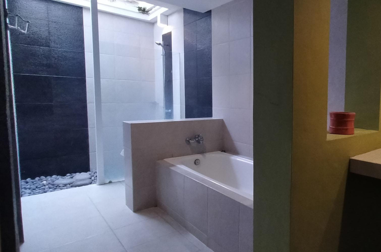 Bathroom 8