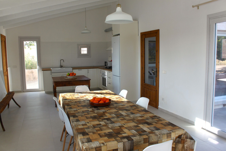 Room 2, Secretari in Montu ri, Baleares