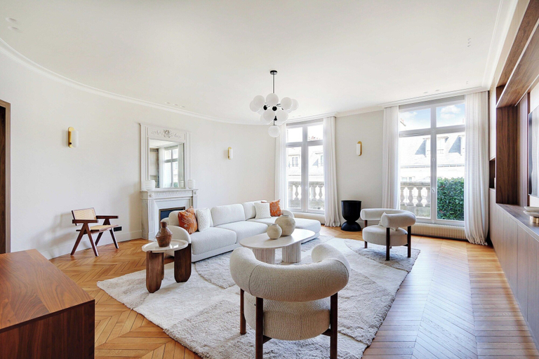Living area 2, Luxury Apt With AC - 4bd/8p - Etoile/victor Hugo, Paris