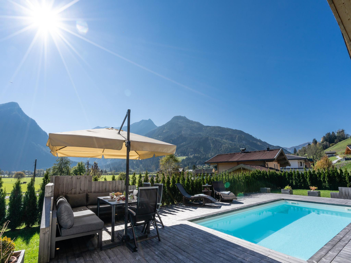 Sport & Beauty 2, Chalet in Neukirchen by Wildkogel Ski Slopes, Zell am See