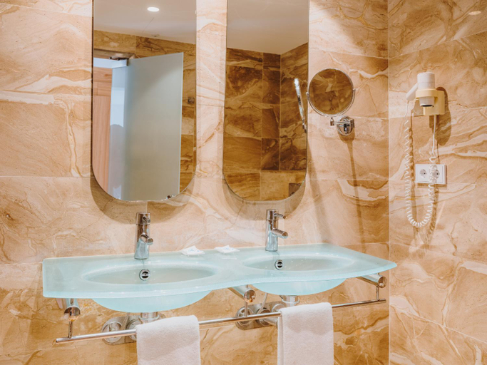 Bathroom 5, Grupotel Playa Camp de Mar - Adults Only, Baleares