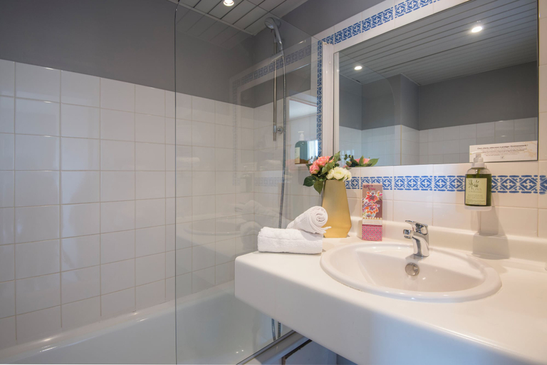 Bathroom 4, Hotel du Forum, Vaucluse