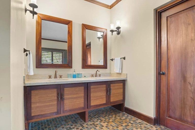 Bathroom 3, Ultra