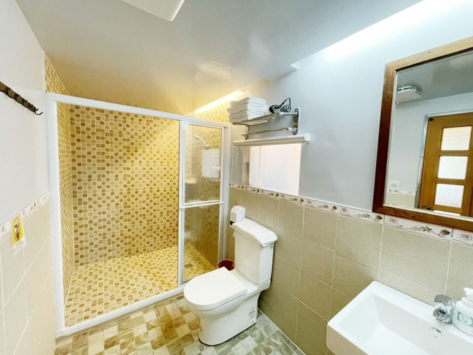 Bathroom 4, Alishan Tea Garden, Chiayi County