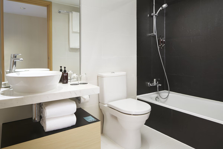 Bathroom 4, Hotel 108, Kowloon
