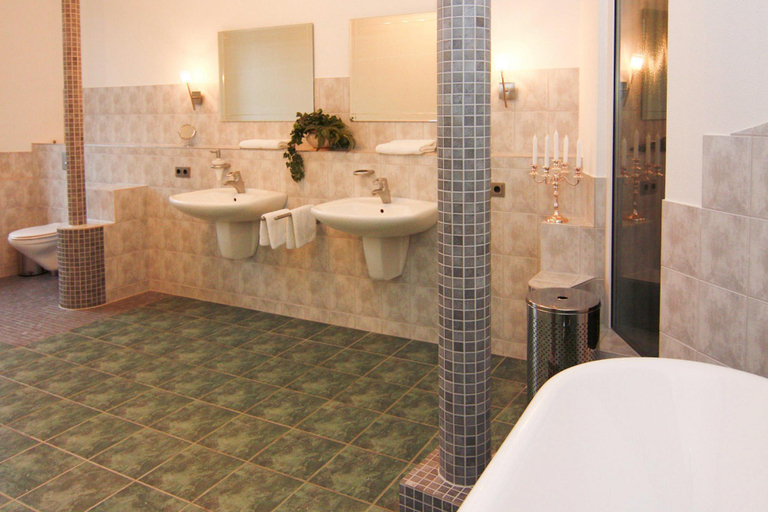 Bathroom 3, Schlossurlaub nahe Ostsee und Tressower See, Nordwestmecklenburg