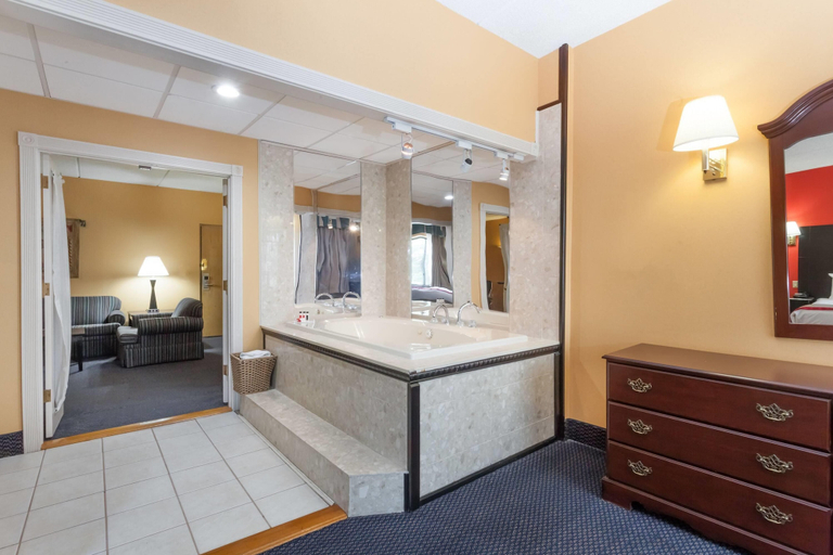 Bathroom 4, Ramada by Wyndham Newburgh/West Point, Orange