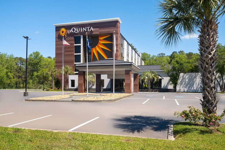 Exterior & Views 2, La Quinta Inn & Suites by Wyndham Myrtle Beach, Horry