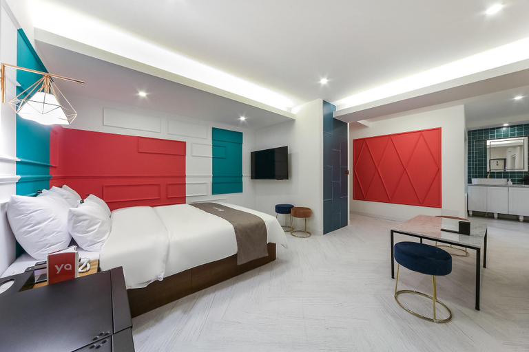 Others 2, EL Hotel Busan, Saha
