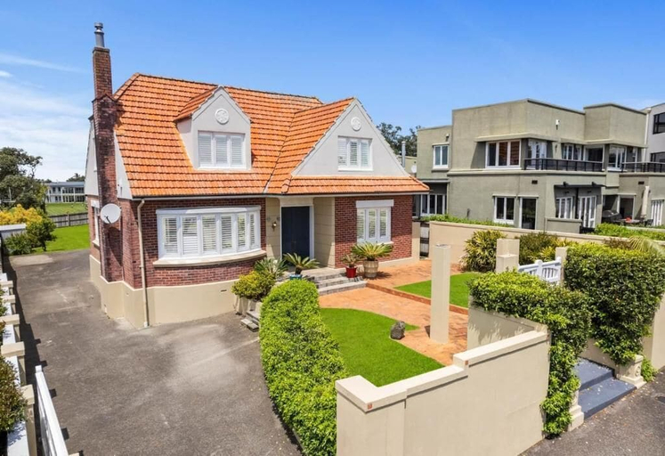 Exterior & Views, 3min to beach 4 bedroom villa, Waitakere