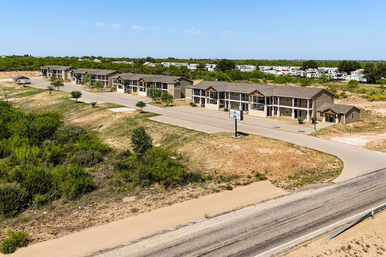 Exterior & Views 2, Eagle's Den Suites Big Spring a Travelodge by Wyndham, Howard