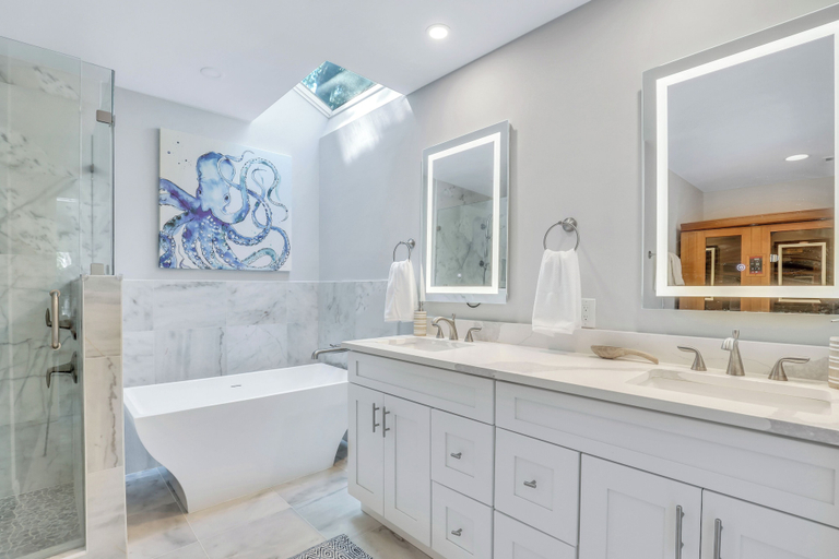 Bathroom 4, 4 Cannon Row at The Sea Pines Resort, Beaufort