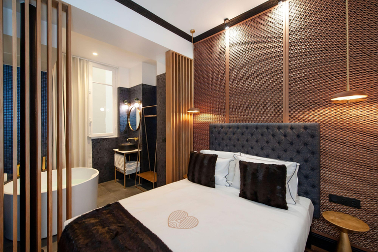 Room 5, Marais Prestige Majestueux C, Paris