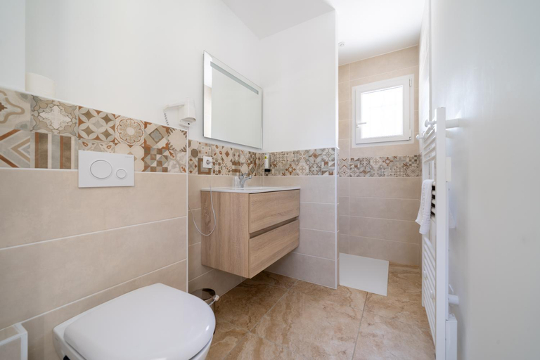 Others 5, Logis Hotel Le Chene Vert, Vaucluse