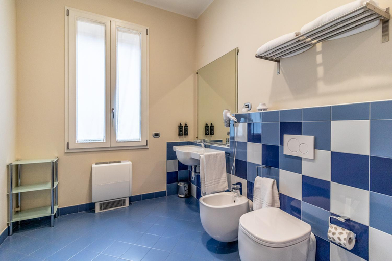 Bathroom 4, Casa Isolani Guest House Piazza Maggiore, Bologna