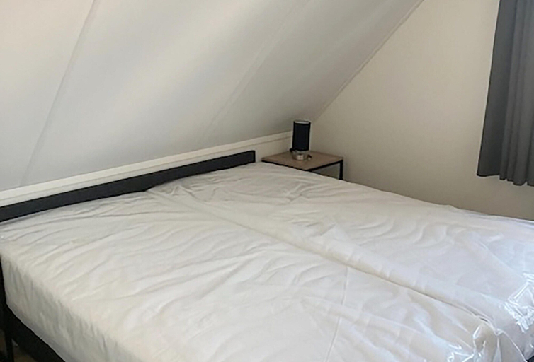 Room 2, Beautiful Holiday Home With Sauna Near Rotterdam, Bernisse