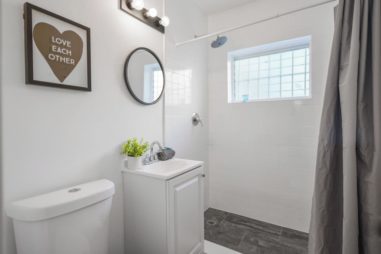 Bathroom 10