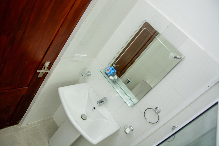 Bathroom 3, Villa White, Hikkaduwa