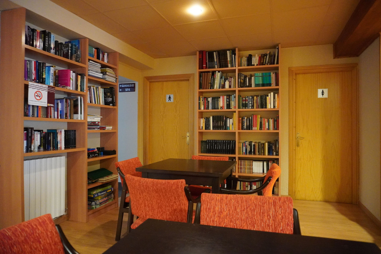 Others 5, Hotel Domenc, Huesca