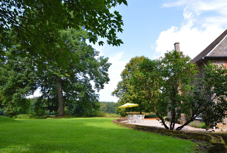 Garden 5, Delightful Castle in Bastogne With Bubble Bath, Luxembourg