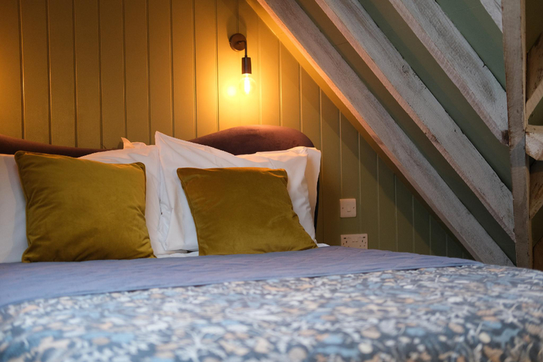 Bedroom 3, The Crown Inn Dial Post, West Sussex