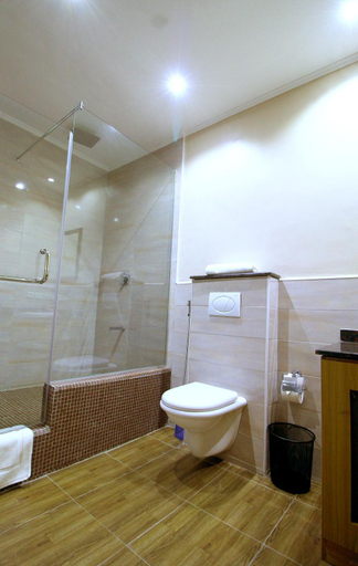 Bathroom 4, La Cour Hotels and Apartments Glover, Eti-Osa