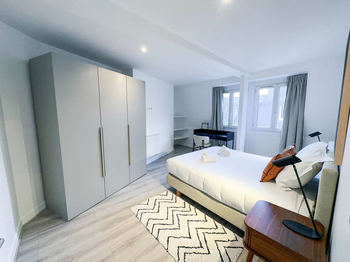 Room 3, Copernic Right Luminous 2BR Apartment in Paris, Paris