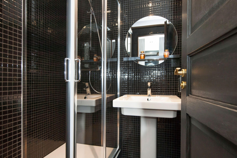 Bathroom, Odeon Notre Dame DE Paris B, Paris