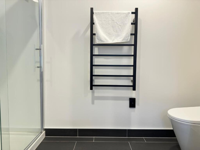 Bathroom 4, Sky Stars CBD Apartments, Waitakere