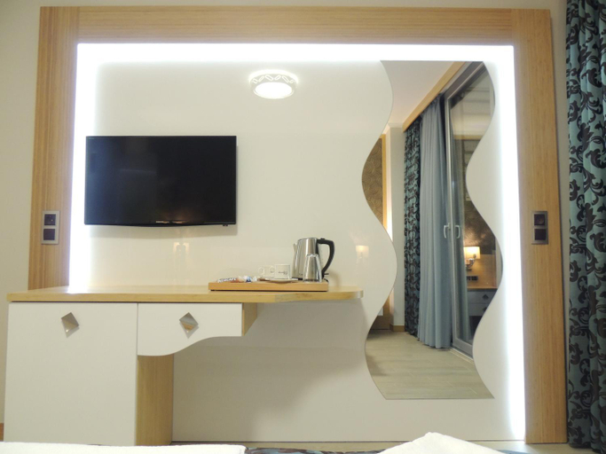 Bedroom 3, Akcayhan Hotel, Edremit