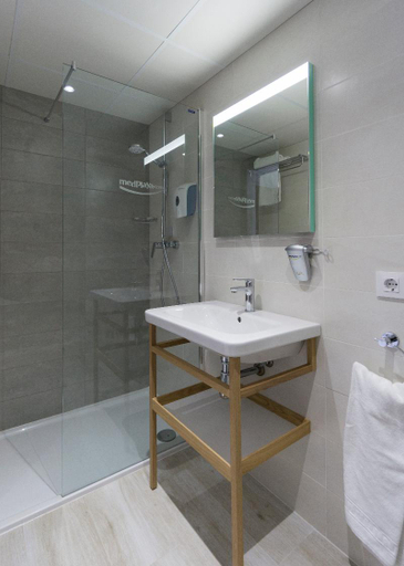 Bathroom 5, Medplaya Sant Eloi, Girona