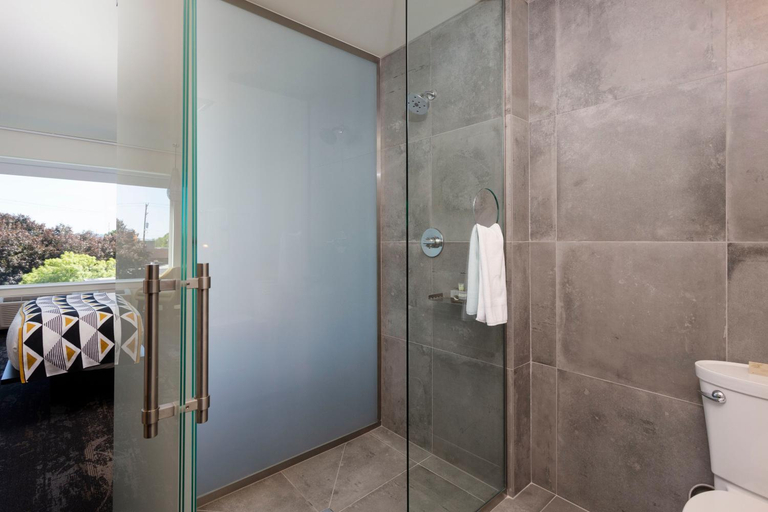 Bathroom 4, Jupiter NEXT, Multnomah
