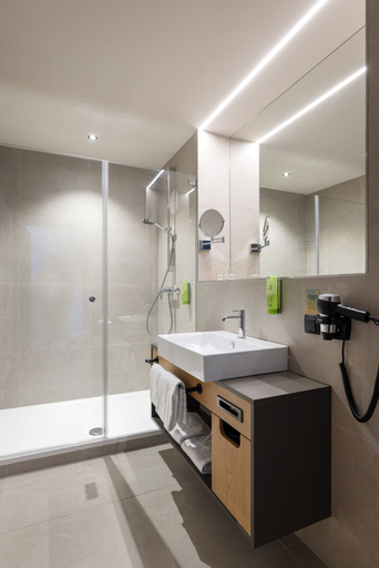 Bathroom 4, JUFA Hotel Wangen im Allgäu, Ravensburg