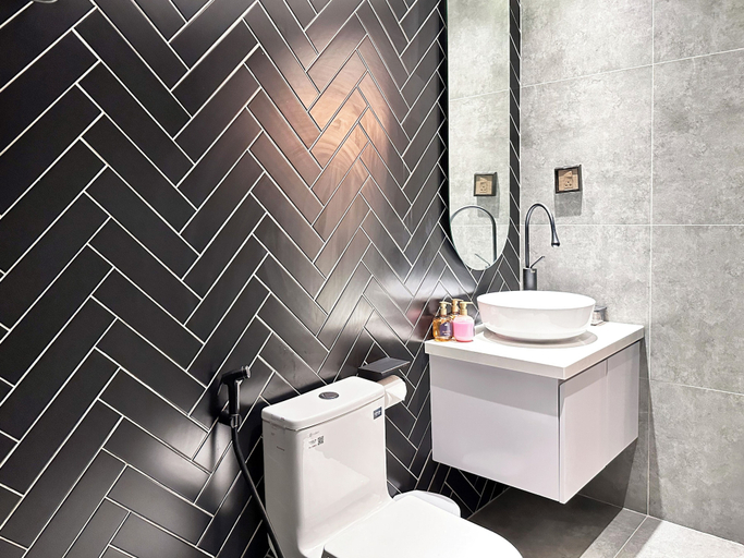 Bathroom 5, KIN WANDER TAN PHONG, THE MOONAGE, District 7
