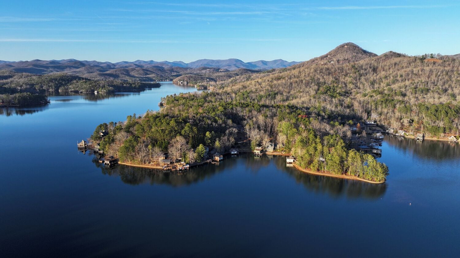 Others 3, Scenic 4BR 2BA Lake Burton Home, Rabun