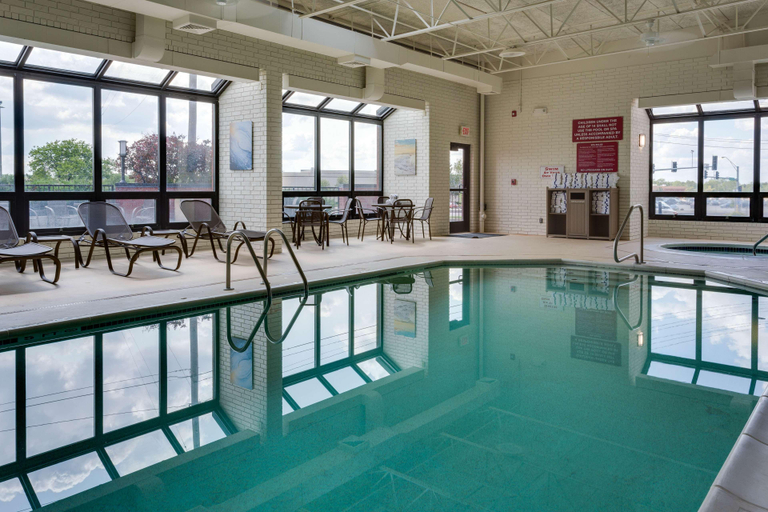 Sport & Beauty, Drury Inn & Suites Columbia Stadium Boulevard, Boone