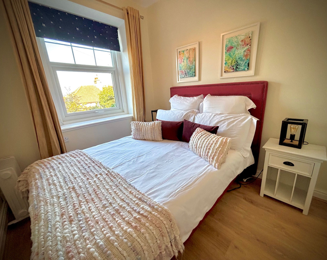 Room 3, 5 Guests - 2 Bedrooms - Free Parking - 1min Beach, Conwy